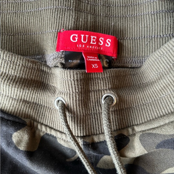 GUESS camo sweatpants - Picture 3 of 4